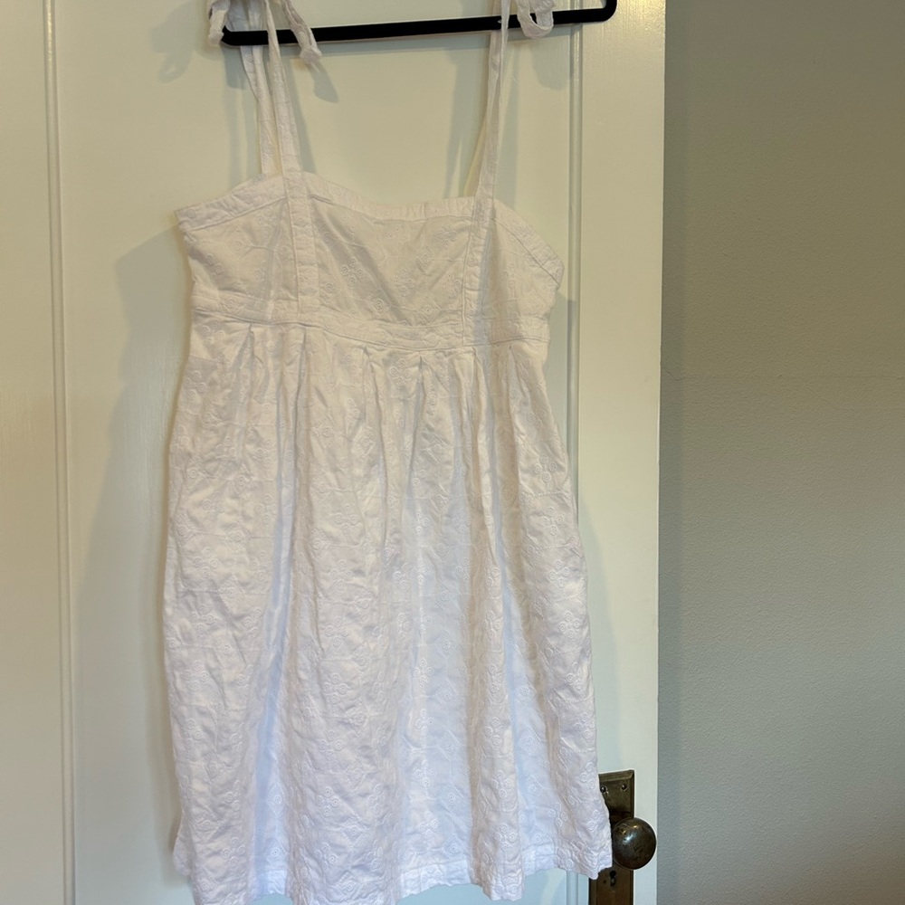 White Sleeveless Dress
